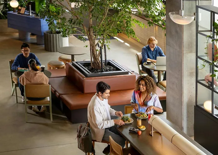 Moxy Sydney Airport Hotel